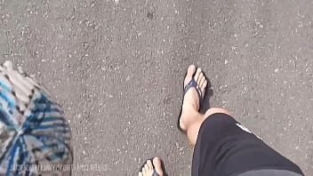 Pov adoração por pés jogando descalço