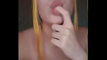 Телочка забыла вырубить skype