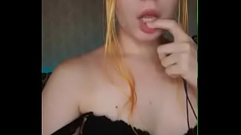 Телочка забыла вырубить skype