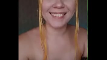 Телочка забыла вырубить skype