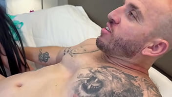 O marido deixou ela sozinha e eu fiz companhia à ela