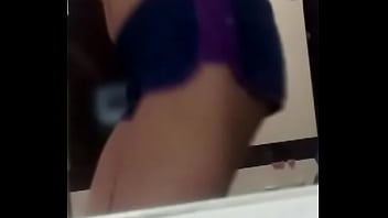 Novinha dança safada gostosa