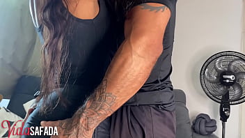 Meu marido trouxe esse comedor pra mim e fiquei com a bucetinha cheia com a porra deles