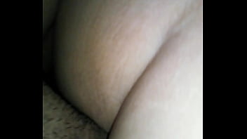 Joven en anal con la vecina peluda