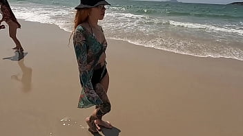 Orgia gostosa na praia deserta com meninas safadas