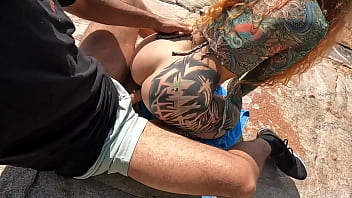 Orgia gostosa na praia deserta com meninas safadas