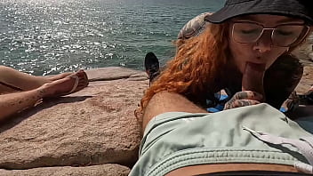 Orgia gostosa na praia deserta com meninas safadas