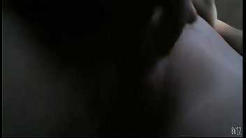 Mira como se masturba lley