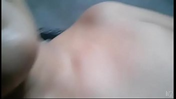 Mira como se masturba lley