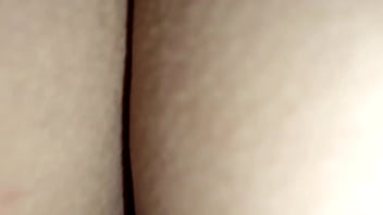 Fodendo a bucetinha da casada até gozar muito lá dentro