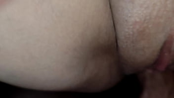 Fodendo a bucetinha da casada até gozar muito lá dentro