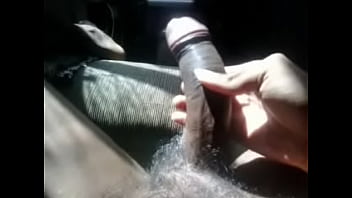 Pegando um broze na pica