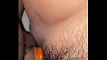 Filma como me penetra una y otra ves