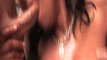 Ebony entertains group of whites