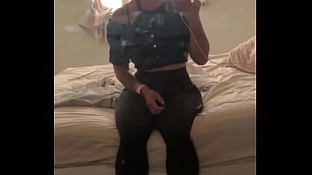 Viens me follow pour en voir un peu deviens fan pour tout voir