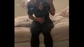 Viens me follow pour en voir un peu deviens fan pour tout voir