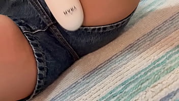 オイルマッサージしてたらどんどん手がおまんこに伸びてそのままオナニーしてしまってイキまくりました