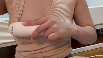 オイルマッサージしてたらどんどん手がおまんこに伸びてそのままオナニーしてしまってイキまくりました