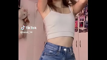 Andrea con musica de tiktok