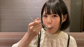 思わず抱きしめたい！透明感溢れる美女後輩ちゃんと変態ハメ撮りセックス！うるうるな瞳で見つめながらビンビンチンポをたくさんご奉仕うさちゃんフードを被って性欲高めな甘えん坊エッチでキュンキュン中出し