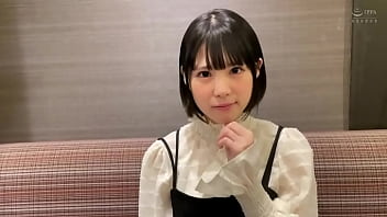 思わず抱きしめたい！透明感溢れる美女後輩ちゃんと変態ハメ撮りセックス！うるうるな瞳で見つめながらビンビンチンポをたくさんご奉仕うさちゃんフードを被って性欲高めな甘えん坊エッチでキュンキュン中出し