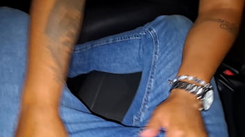 Parei o carro na rua para fuder a bucetinha quente dessa putinha