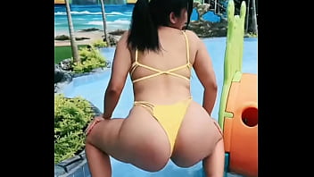 Culona moviendo el culo