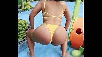 Culona Moviendo El Culo thumbnail