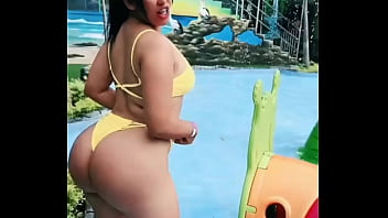 Culona moviendo el culo