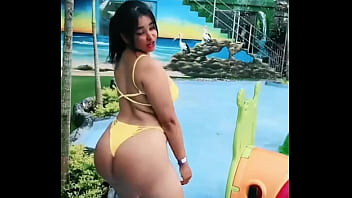 Culona moviendo el culo