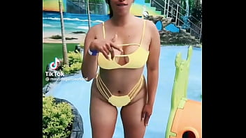 Culona moviendo el culo