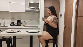Curvy colombian babe pays the delivery guy with her big ass and juicy tits gets fucked hard and ends up with cum in her mouth antonella jones