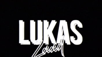 A morena rabuda venho me mostrar o novo biquine não aguentei e meti a rola naquele bucetão