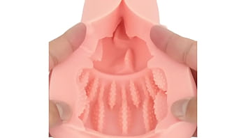 コリコリ擦れる搾精感にＭ男たちも歓喜！ イボヒダ融合の高刺激と狭穴の侵入感が◎