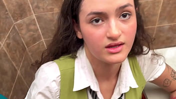 Estudiante de enormes tetas de folla a su maestro para aprobar ingenieria