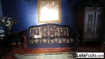 Brunette teen masturbates