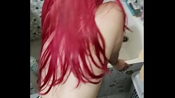 Pegando branquinha no banheiro sailor girl