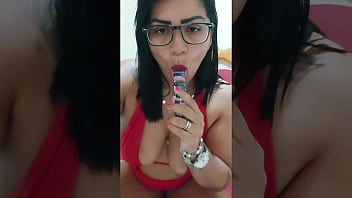 Professora manda video para aluno que ficou de recuperação enfiando brinquedo no cu