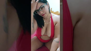 Professora manda video para aluno que ficou de recuperação enfiando brinquedo no cu