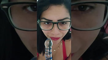 Professora manda video para aluno que ficou de recuperação enfiando brinquedo no cu