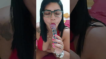 Professora manda video para aluno que ficou de recuperação enfiando brinquedo no cu