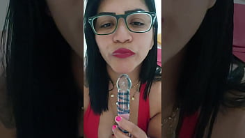 Professora manda video para aluno que ficou de recuperação enfiando brinquedo no cu