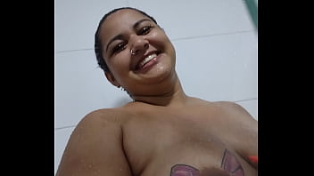 Mary esposa no banho