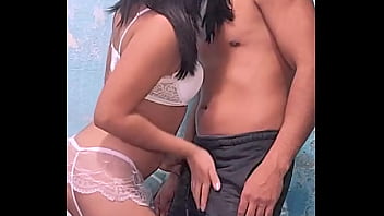 Mi esposa con el vato de a lado cogiendo a escondidas de mi