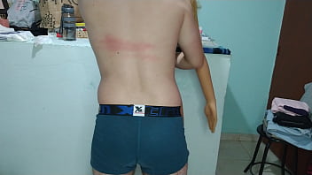 Los padres de mi amiga estaban en casa pero ella quería que me la follara bien rico