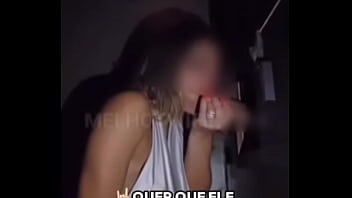 Se lambuzando de porra de estranho na frente do marido