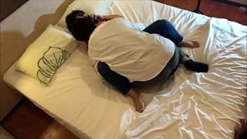 彼氏から鬼電されてるのにも関わらず僕と激しくホテルでやっちゃう女の子