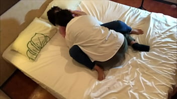 彼氏から鬼電されてるのにも関わらず僕と激しくホテルでやっちゃう女の子