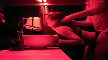 Elle suce et se fait baiser apres 2 verres