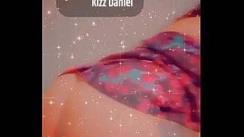 Chubby queen shaking her big sexy tattoed booty